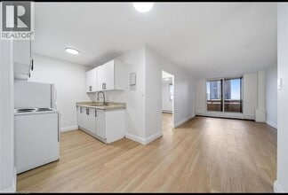 Building Photo - 223 Jackson St W