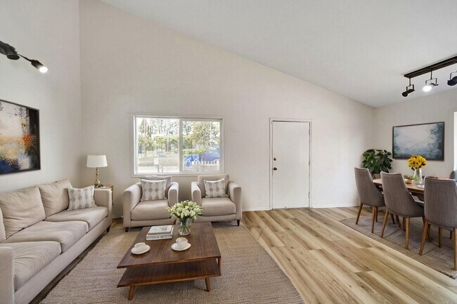 Foto del edificio - 7134 1/2 Yarmouth Ave