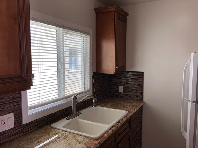 Building Photo - 1251 E Appleton St