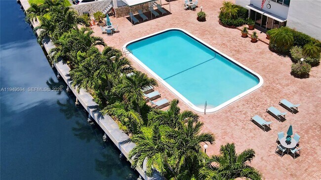 Foto del edificio - 401 Golden Isles Dr