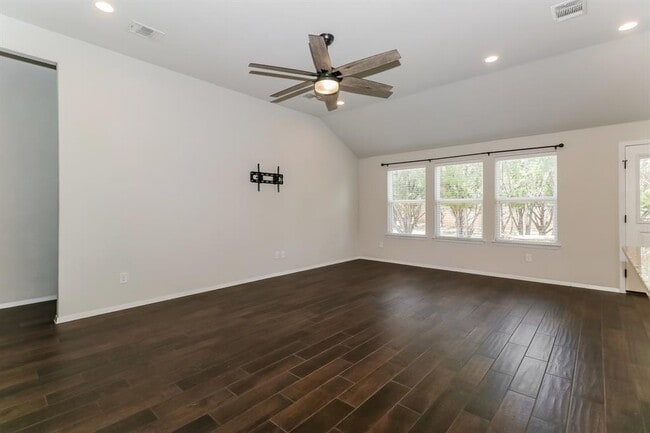 Building Photo - 21606 Bluejay Blvd