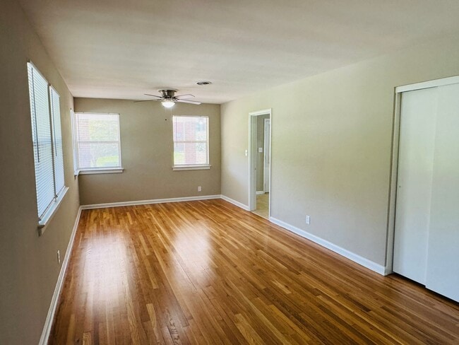 Building Photo - This Adorable 3 Bedroom is READY FOR MOVE IN!