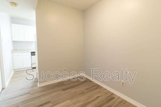 Building Photo - 4800 N Stanton St