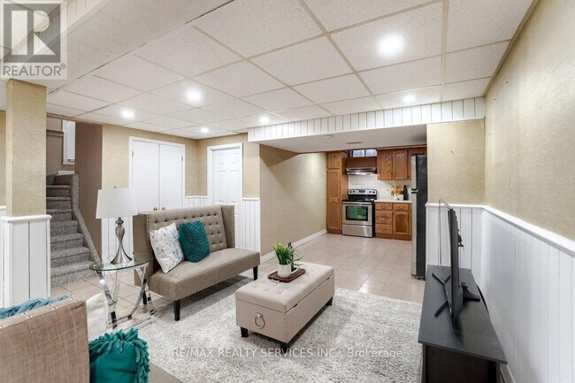 Building Photo - 27 STANWELL Dr