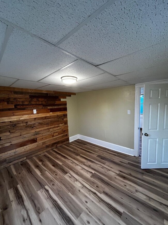 Building Photo - 92 Farview St