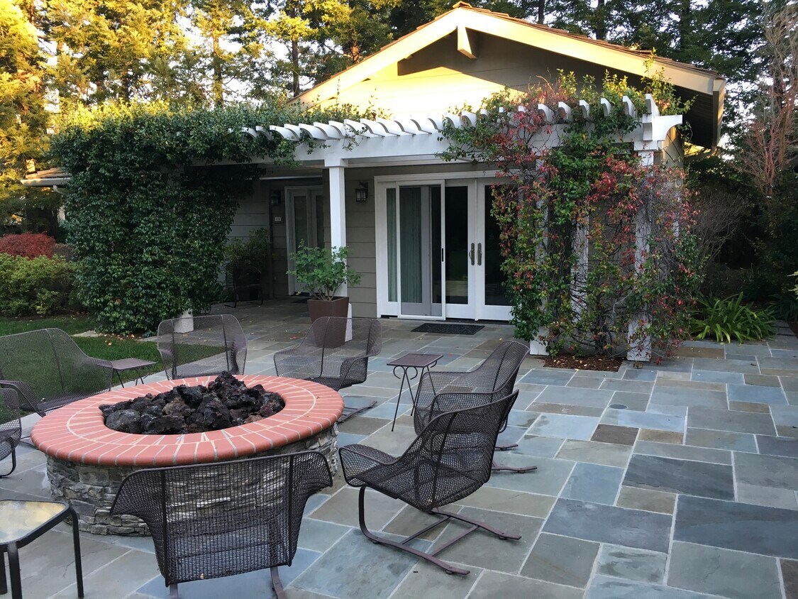 23 Fairview Ave Unit 23b, Atherton, CA 94027 Condo for Rent in