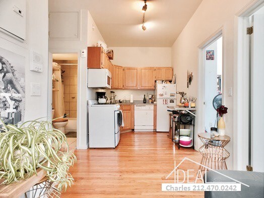 Primary Photo - 261 4th Ave