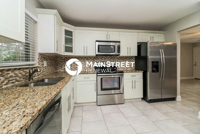 Building Photo - 4 Bedroom Pet-Friendly Home in ALTAMONTE S...