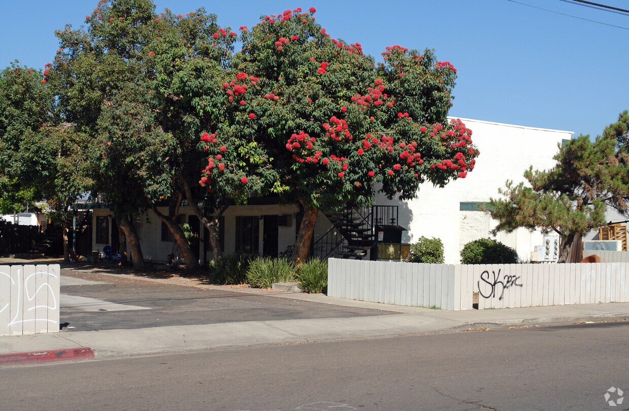 Building Photo - 122 S Anza St