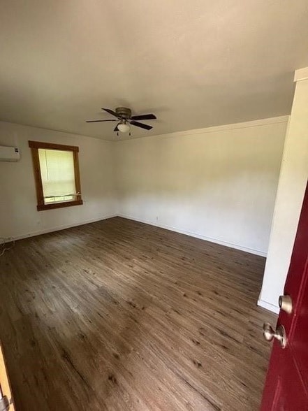 Building Photo - 324 Dewey St