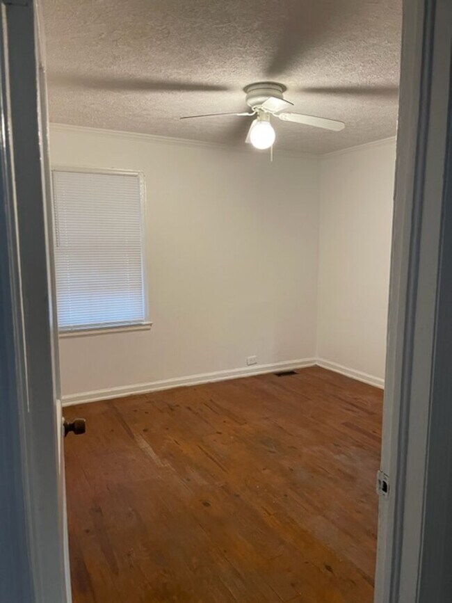 Building Photo - Quaint 2 Bedroom 1 Bath Home in Austell