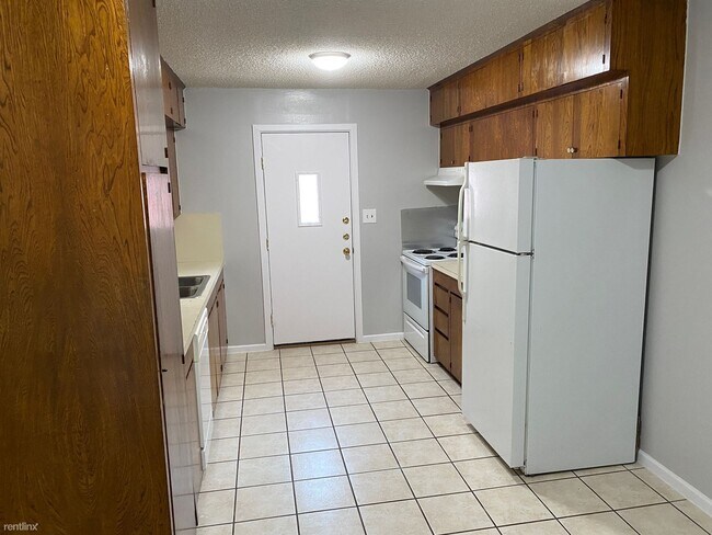 Building Photo - 2 br, 1 bath Duplex - 1617 W Nolana Ave