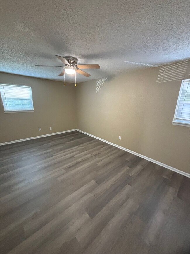 Foto del edificio - Large 2 bdrm/1.5bath apt 750.00 in Indepen...