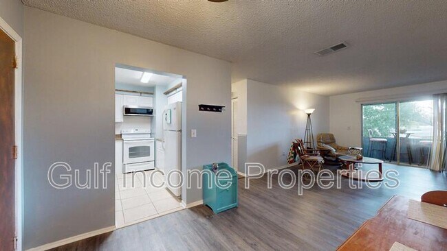 Building Photo - 5503 Fountain Lake Cir