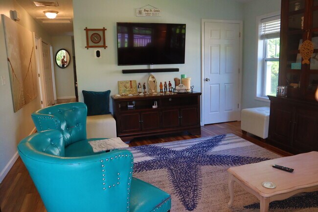 Building Photo - 615 Keller St