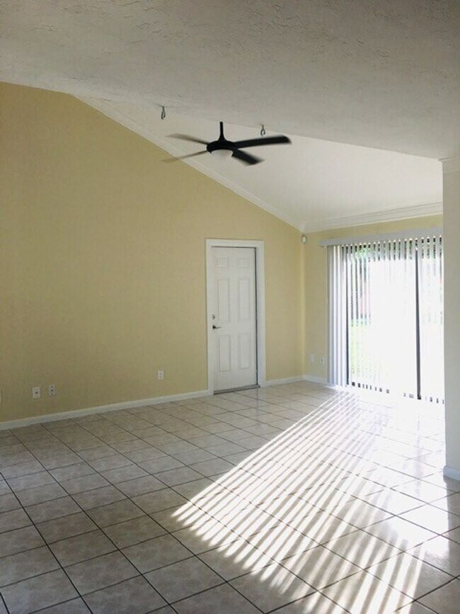 Foto del edificio - 904 Archer Pkwy E