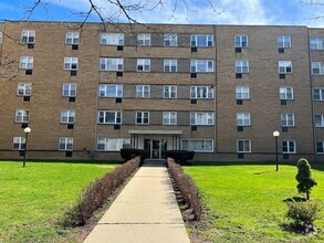 Building Photo - 6161 N Hoyne Ave