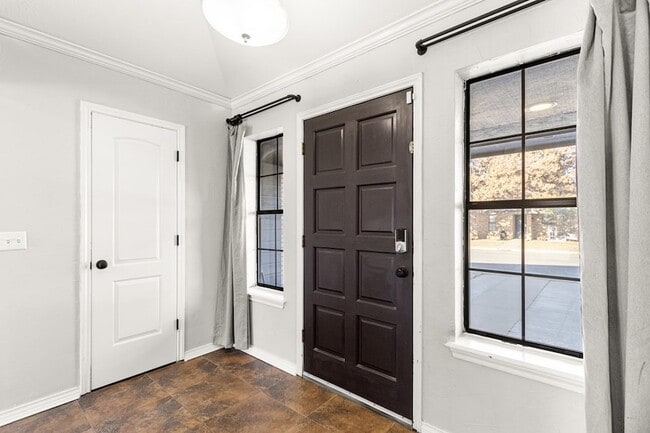 Foto del edificio - 3701 Oakmont Dr