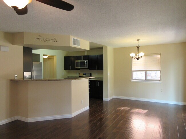 Building Photo - 14310 Island Point Dr