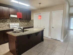 Building Photo - 3775 Heatherwood Dr