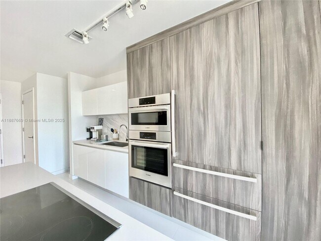 Foto del edificio - 851 NE 1st Ave