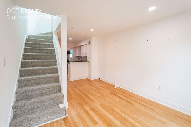 Building Photo - 2107 Clymer St