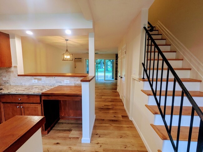 Building Photo - 4 Millholland Dr