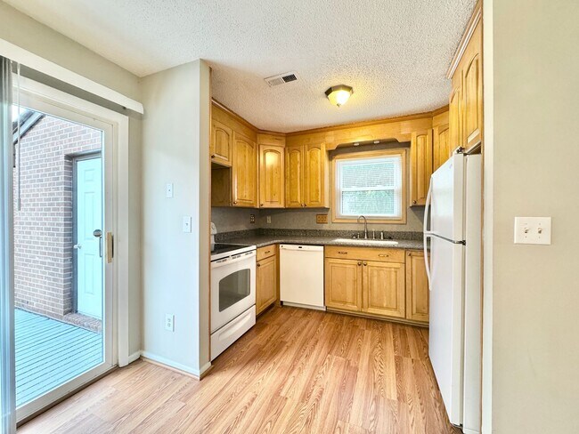 Foto del edificio - Holden Village Townhome Available - Newly ...