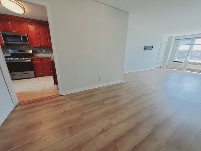 Building Photo - 91 Strawberry Hill Ave
