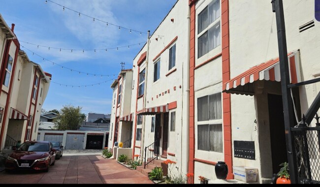 Building Photo - 1425 Echo Park Ave