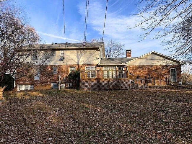 Building Photo - 110 Devonwood Dr