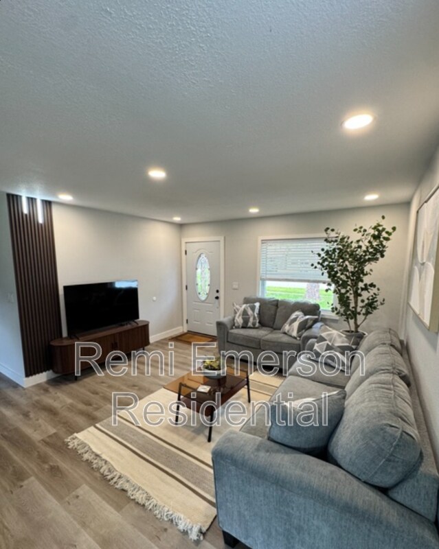 Foto del edificio - 14120 Rutgers Ave