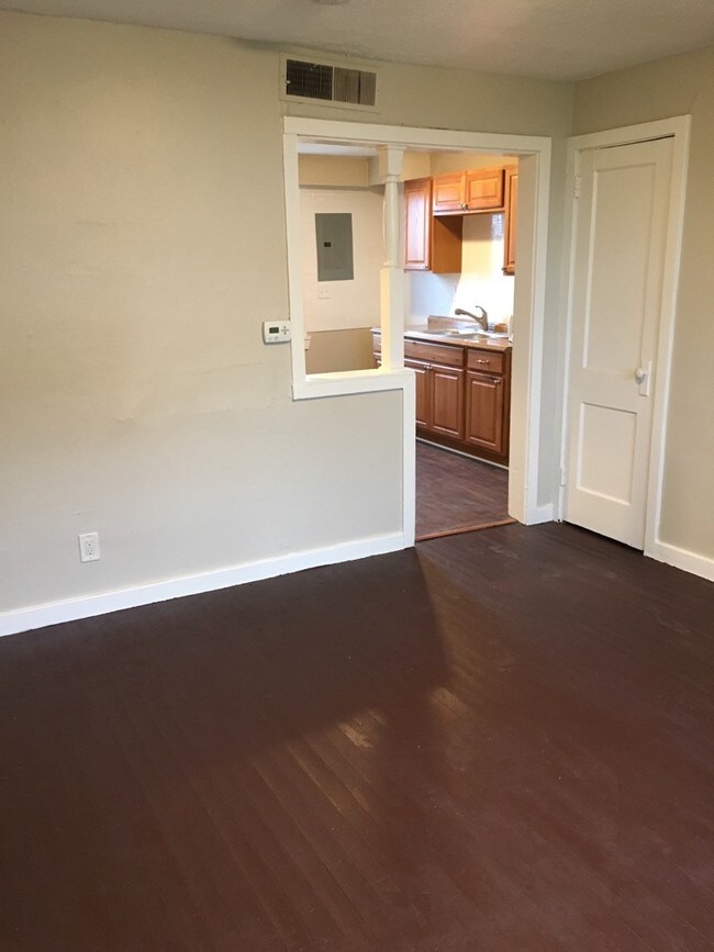 107 Cobb St, Tonawanda, NY 14150 Room for Rent in Tonawanda, NY