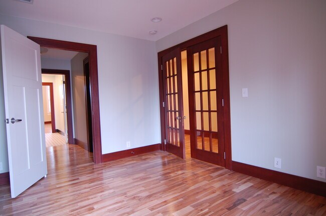 Bedroom - 118 E Front St