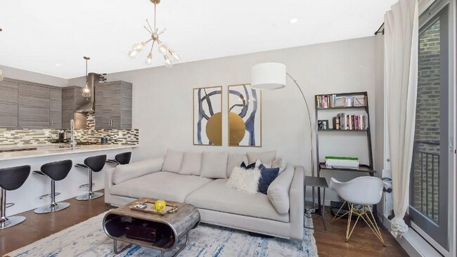 Foto del edificio - 1345 W Huron St