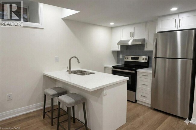 Photo du bâtiment - 187 Oak Ave