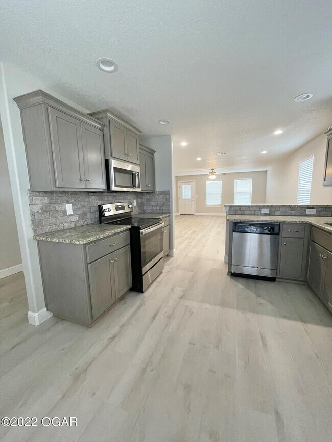 Foto del edificio - 1402 E 19th St