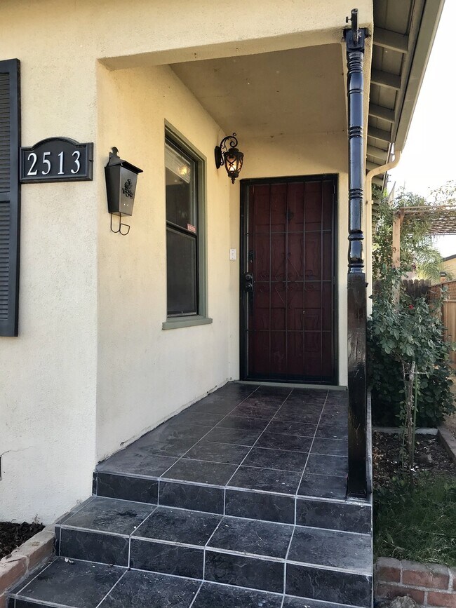 Foto del edificio - Adorable House in North Bakersfield!