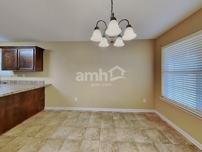 Building Photo - 3233 Peachtree Dr