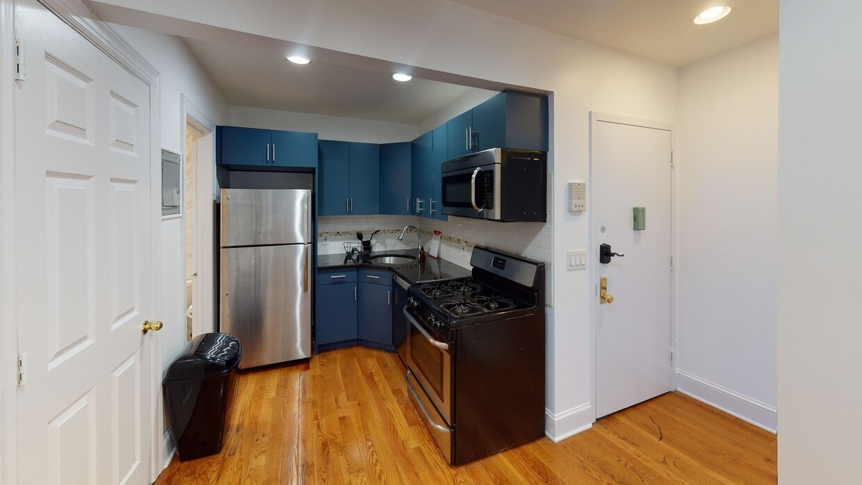Photo - Private bedroom in 2 bed/1 bath Home
