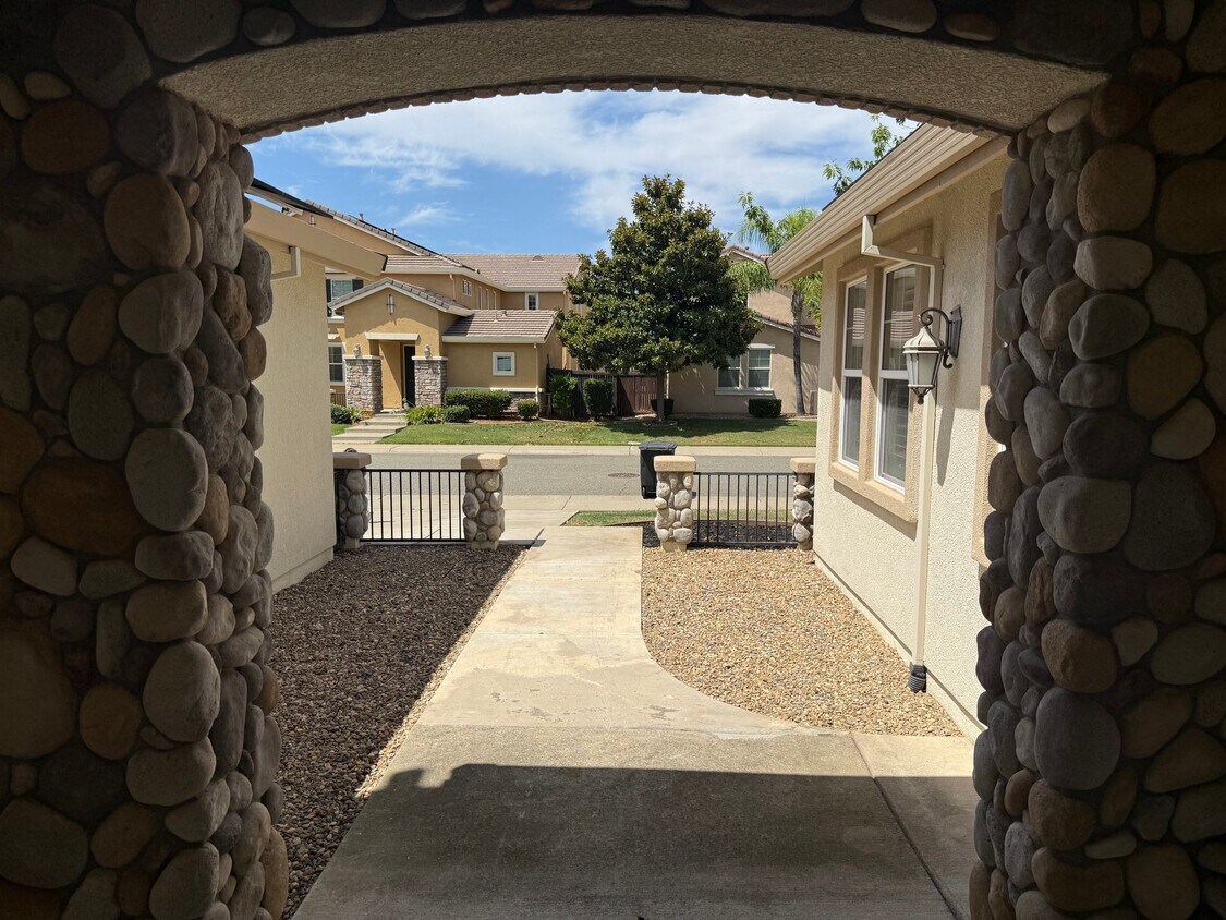 Foto del edificio - 1456 Eaglesfield Ln