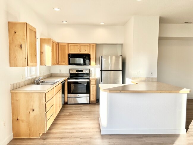 Building Photo - 139 N Plummer Rd