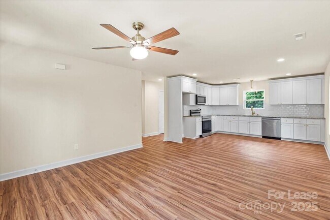 Foto del edificio - 2890 Shady Ln Ave