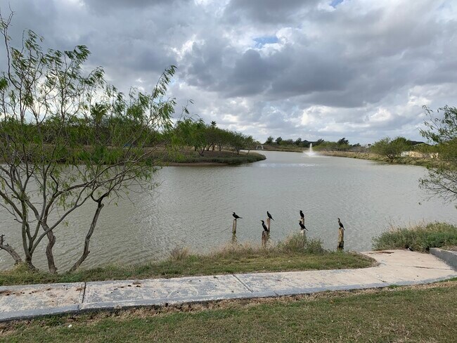 Building Photo - 3052 Aberdeen Dr