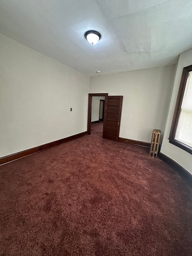 Building Photo - Beautiful Second Floor 3 Bed/1 Bath