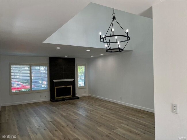 Building Photo - 3 br, 2.5 bath Condo - 9 Dragonfly # 15