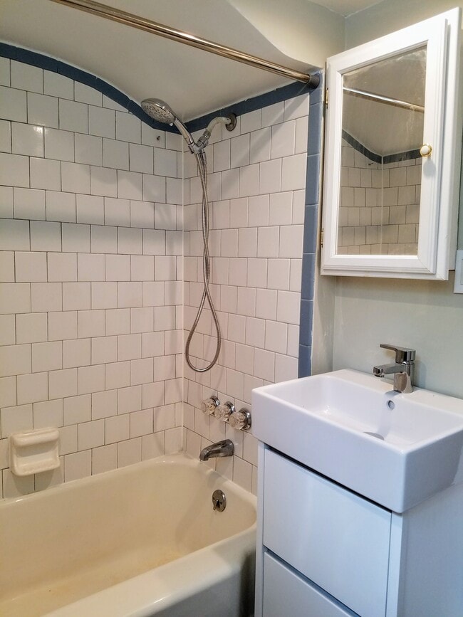 Building Photo - 7432 Piney Branch Rd