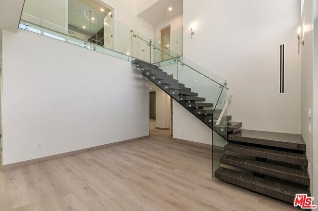 Building Photo - 9719 Blantyre Dr