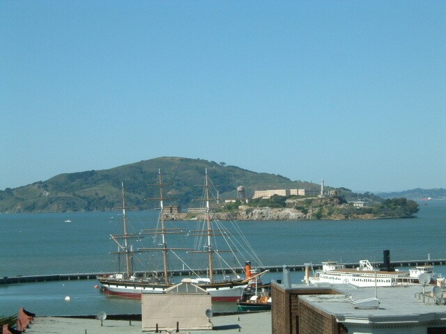 Roof Deck Alcatraz View - 2942 Larkin St