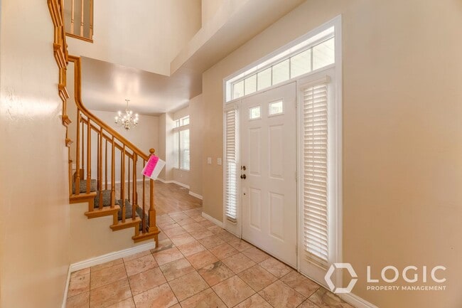 Building Photo - Beautiful Home in Excellent Sandy Location!